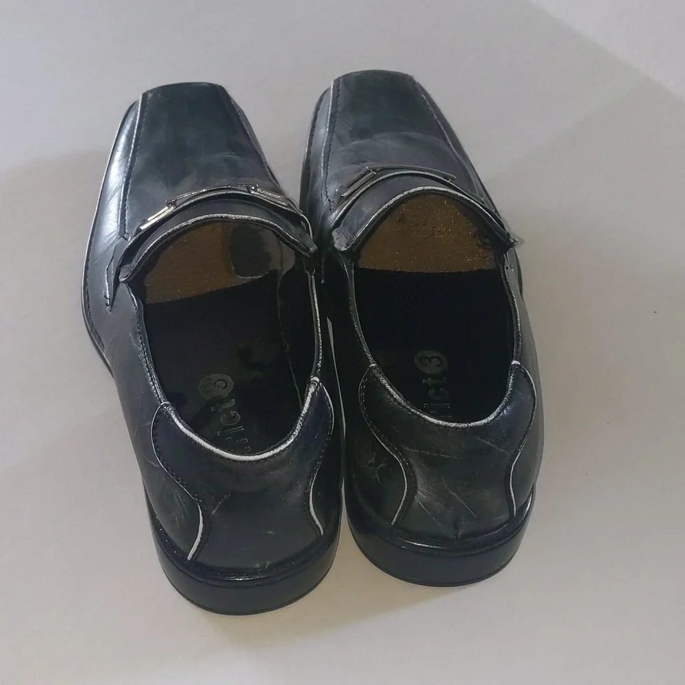 District 3 loafers men's size 9 gray. Buckle.